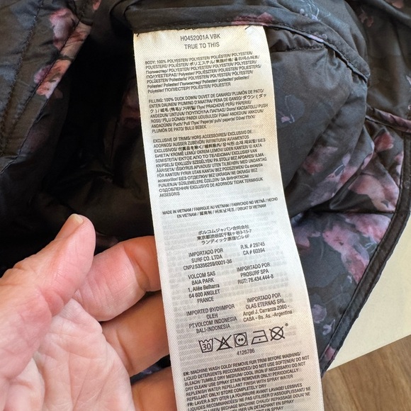 Volcom Floral Iris Black Quilted Women's Jacket Mid-Length with Pockets / large - Picture 9 of 13